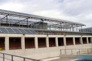 La rehabilitacin de la instalacin fotovoltaica, ubicada en la cubierta del Polideportivo Municipal, es una de las diez actuaciones municipales que financiar el Fondo Estatal para el Empleo y la Sostenibilidad Local.