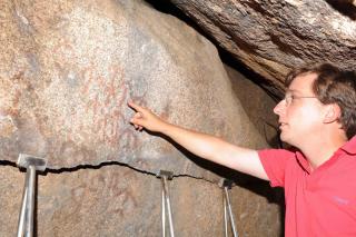 La CAM cumple 25 aos protegiendo el patrimonio histrico visitando las pinturas rupestres de La Pedriza